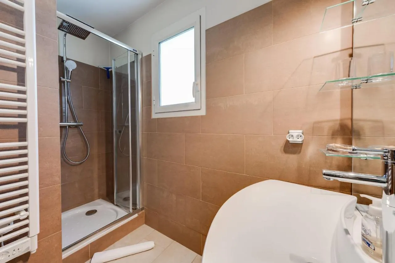Kiss Cool - 2 Bedroom Apartment With Terrace And Garage Annecy